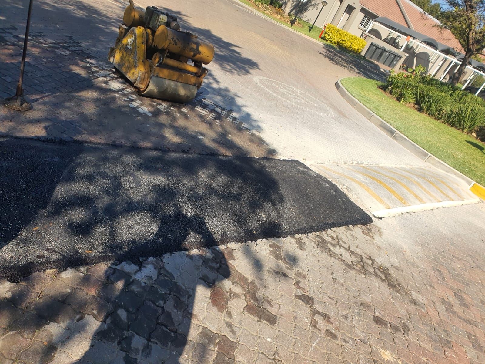 Compaction of court surface